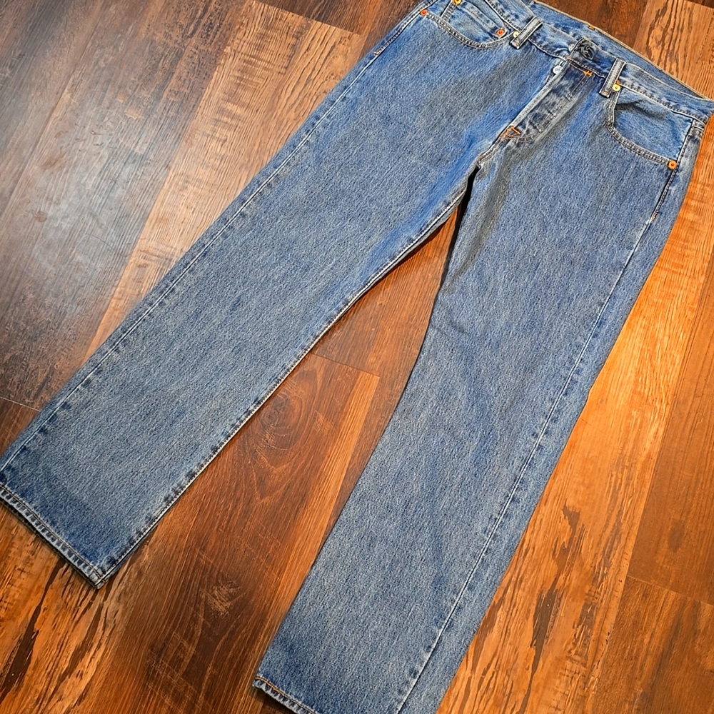 Super good pair of Levi's 501 jeans, sz 31x30